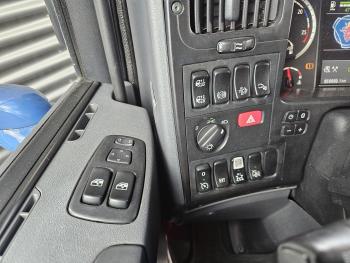 R440 8x2*6 / FASSI 90 t/m CRANE / KRAN